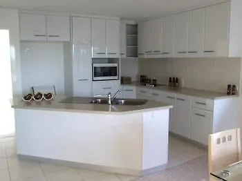 Tingeera Beachfront Apartments Χέρβεϊ Μπέι Αυστραλία