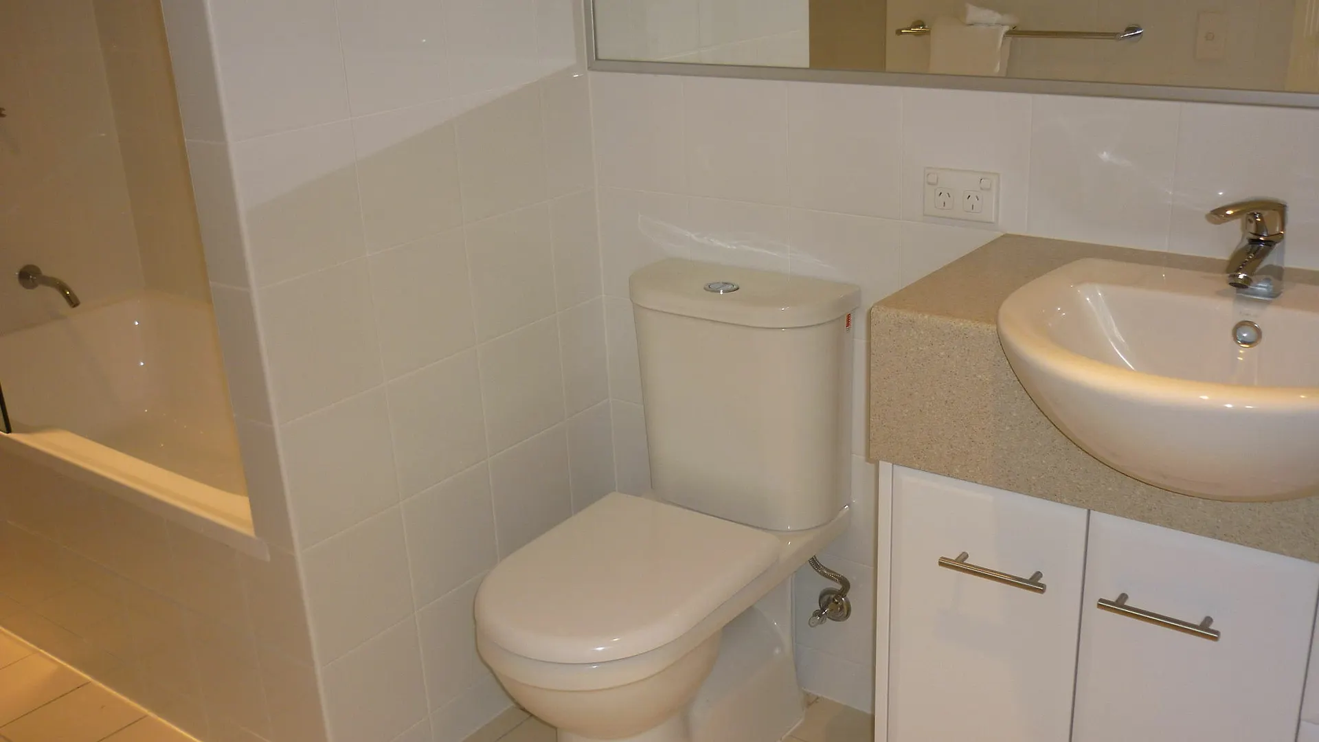 Tingeera Beachfront Apartments Hervey Bay